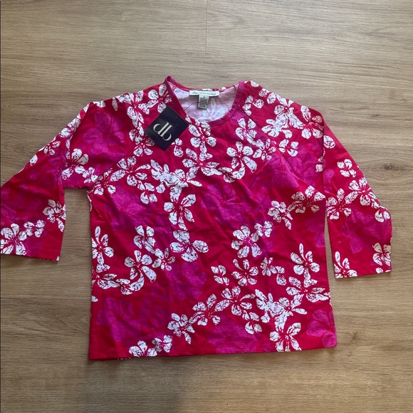 david brooks Tops - David Brooks Red Floral Long Sleeve Tee